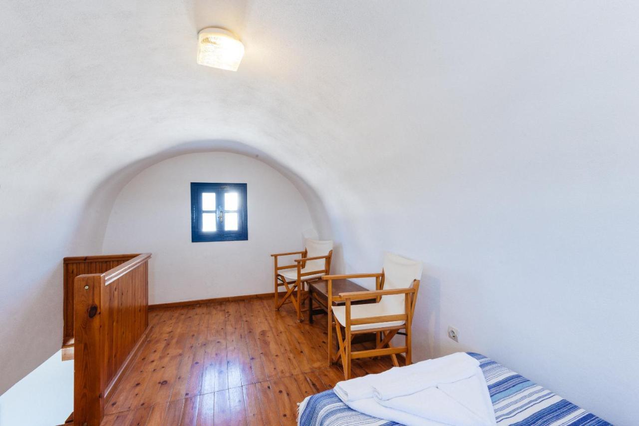 Thalassitis Coastal Apartament Perivolos (Santorini)
